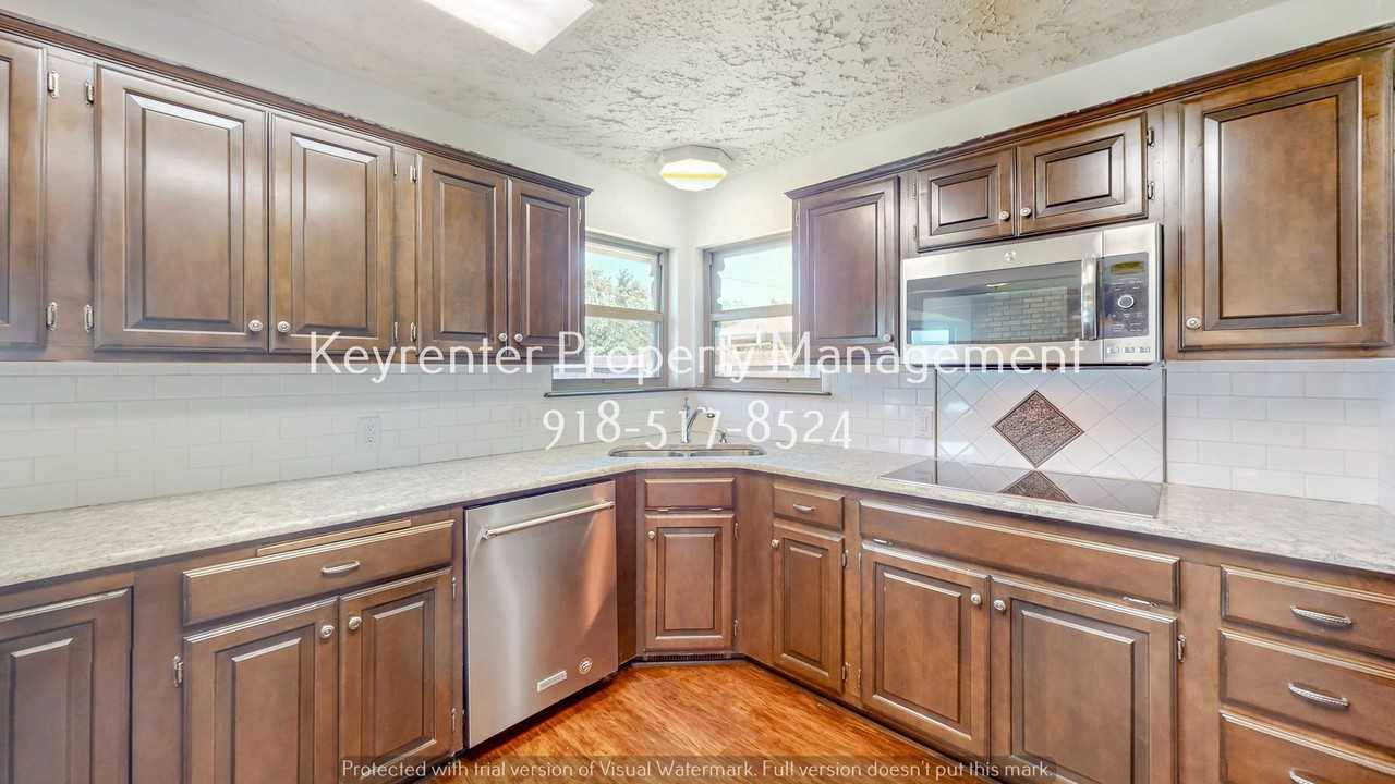 4004 S Maple Ave - Photo 3 of 23