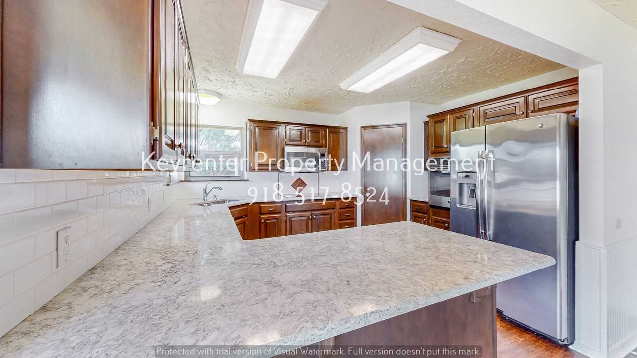 4004 S Maple Ave - Photo 6 of 23
