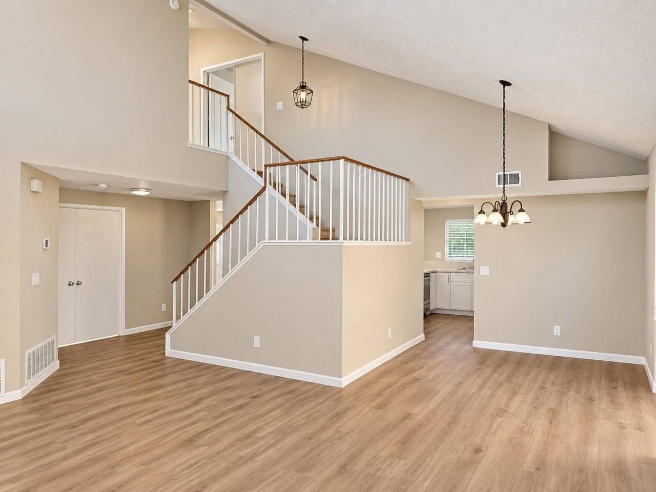 20410 Mesa Oak Dr - Photo 4 of 7