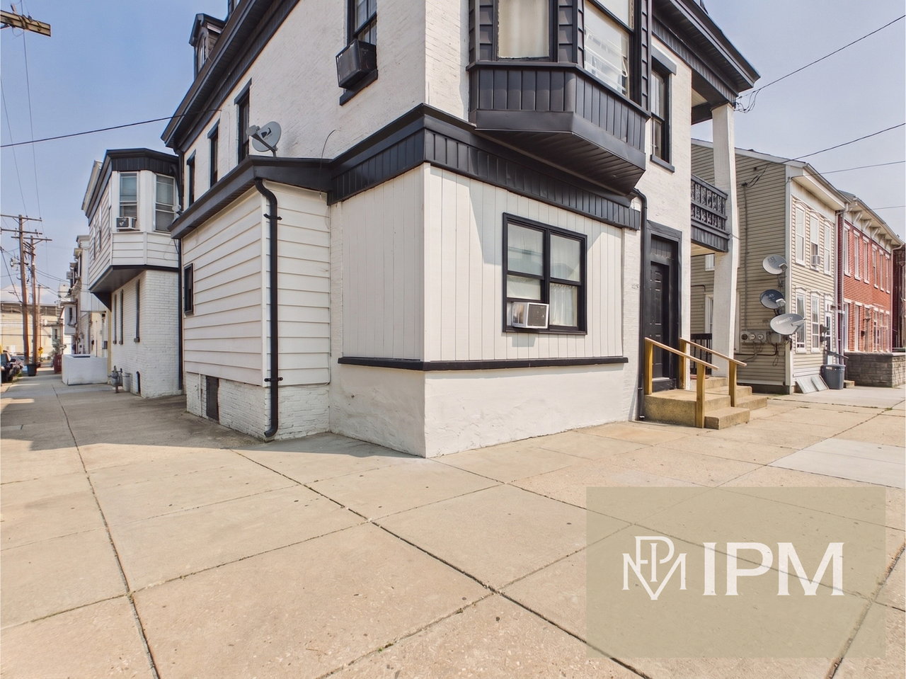 597 W Philadelphia St - Photo 2 of 10