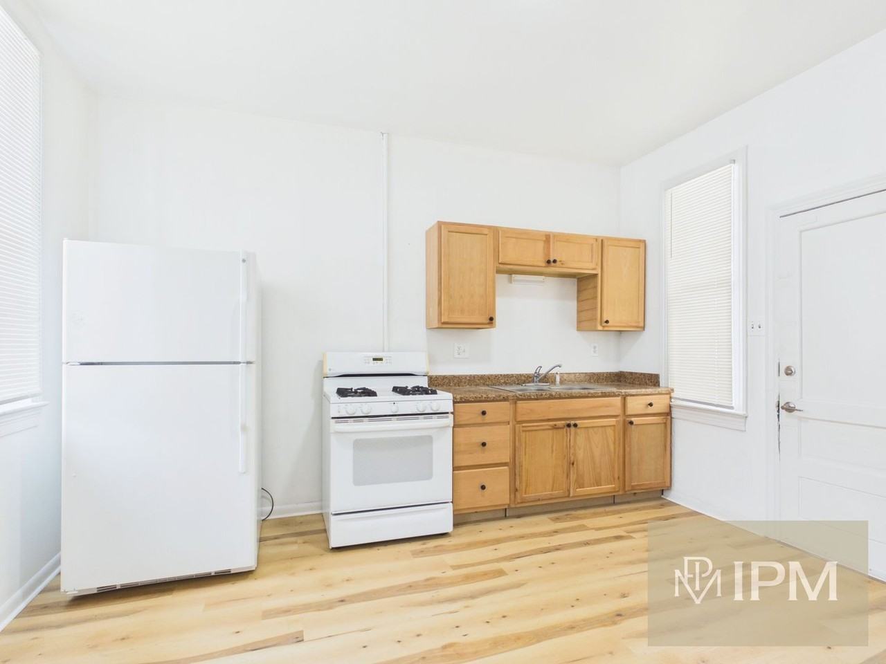 597 W Philadelphia St - Photo 3 of 10