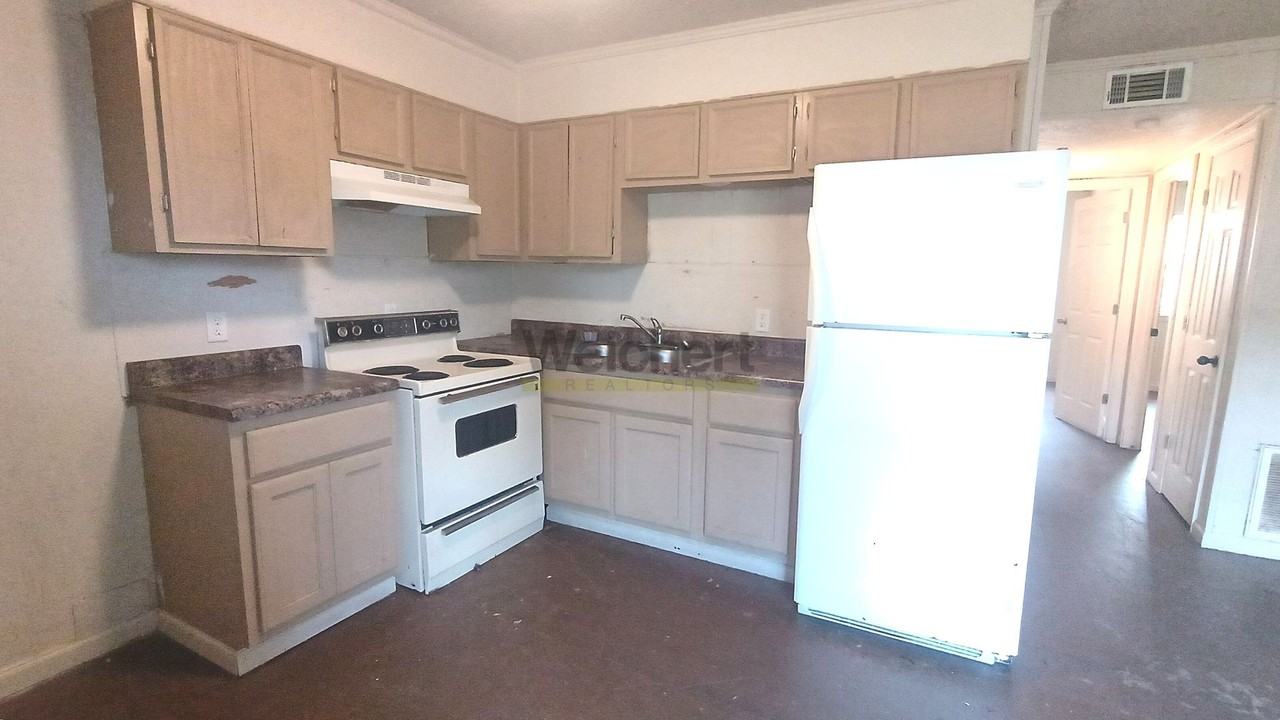 304 N 10th Ave - Photo 4 of 7