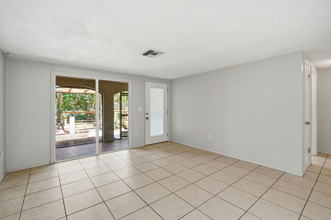 7634 Fox Hollow Dr - Photo 4 of 22