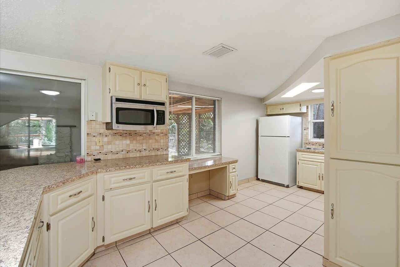 7634 Fox Hollow Dr - Photo 5 of 22