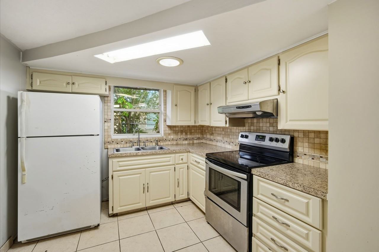 7634 Fox Hollow Dr - Photo 6 of 22