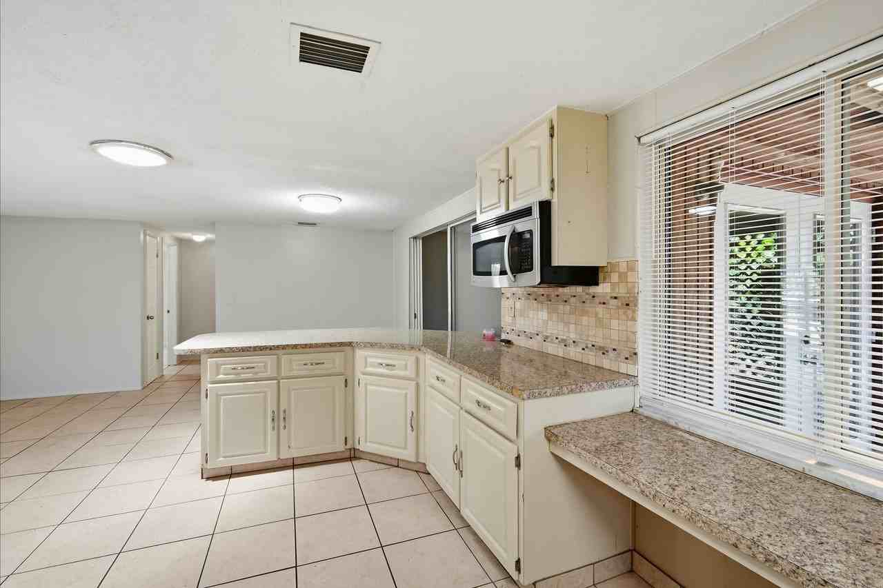 7634 Fox Hollow Dr - Photo 7 of 22