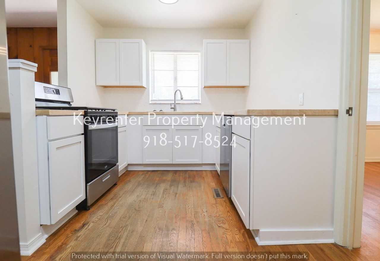 1617 E 32nd Pl - Photo 2 of 27