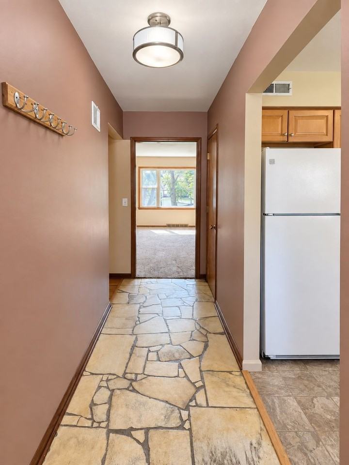 704 N 74th Ave - Photo 3 of 50