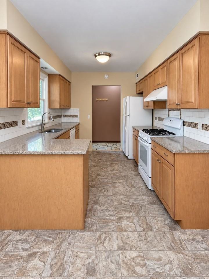 704 N 74th Ave - Photo 4 of 50
