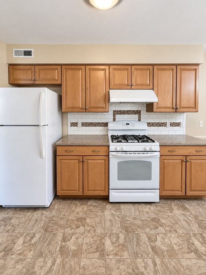 704 N 74th Ave - Photo 6 of 50