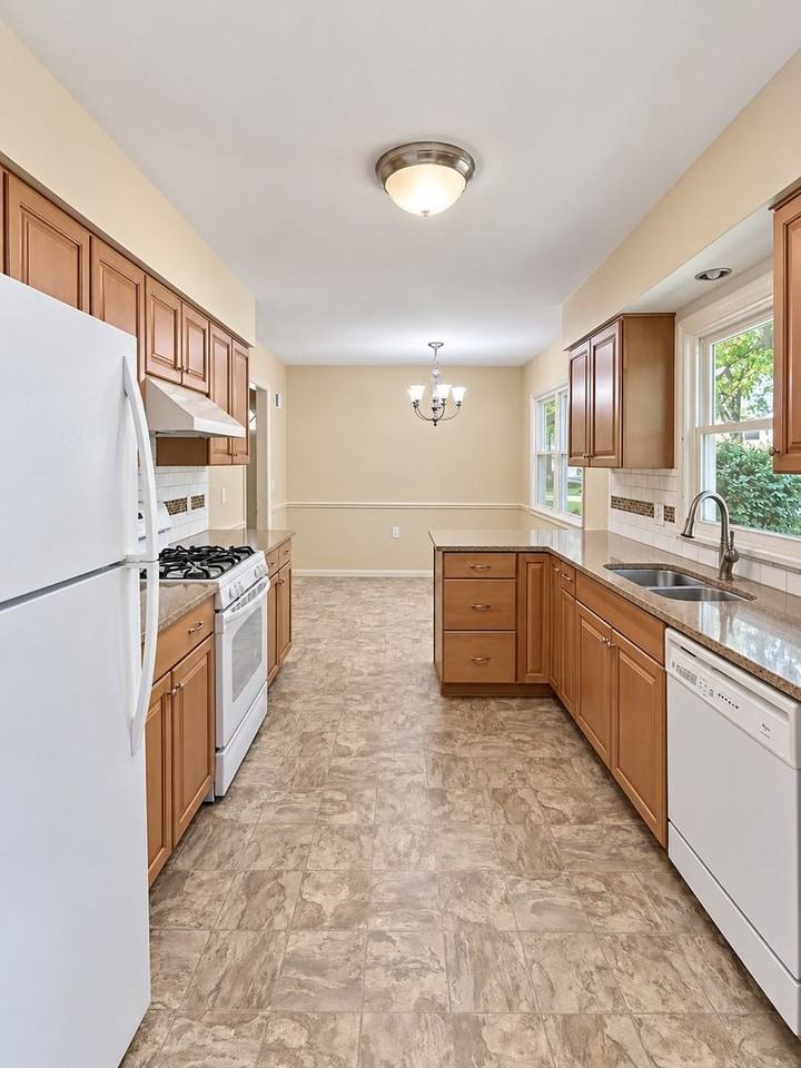 704 N 74th Ave - Photo 7 of 50