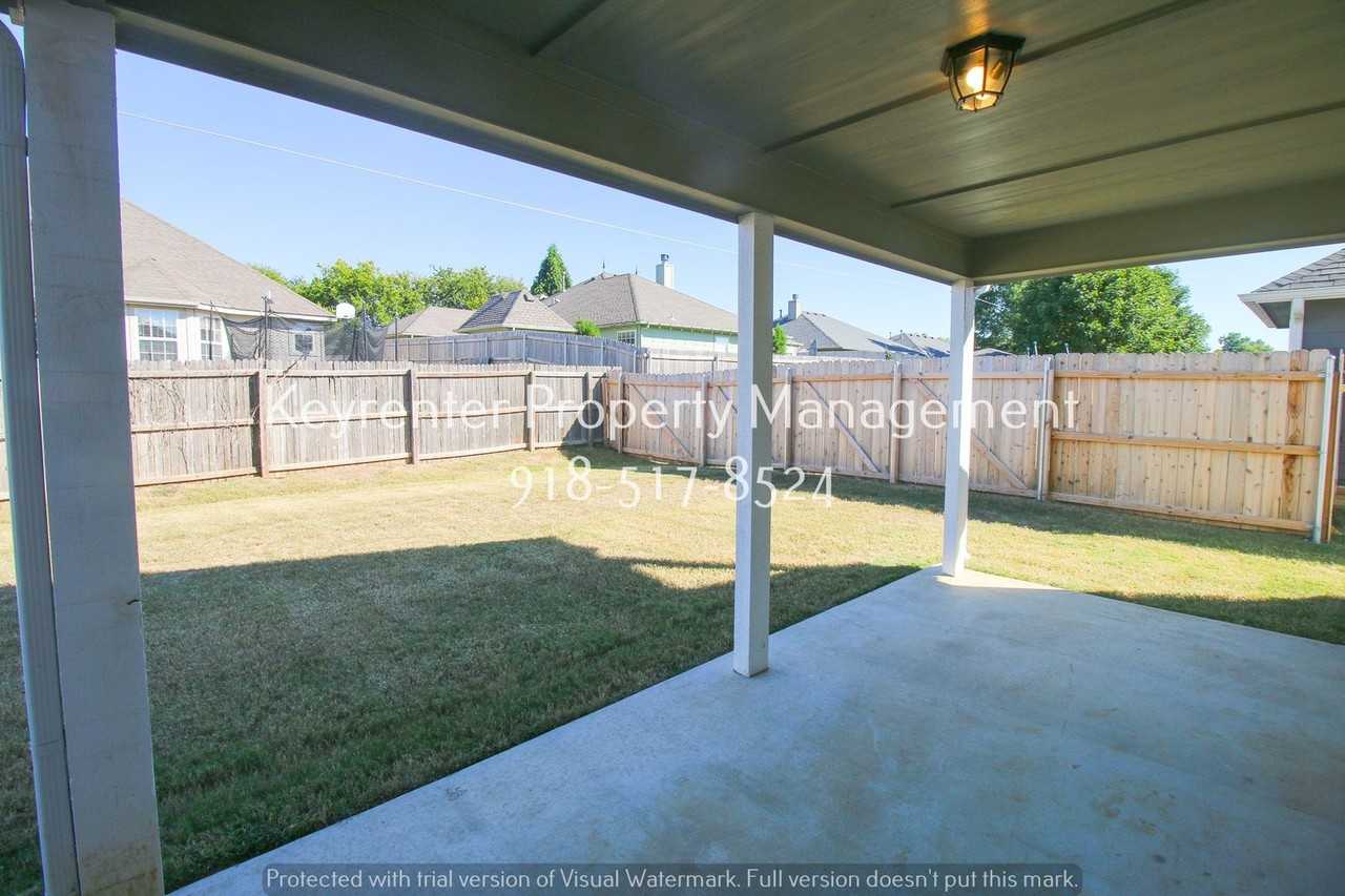 5309 Nassau Ave - Photo 4 of 34