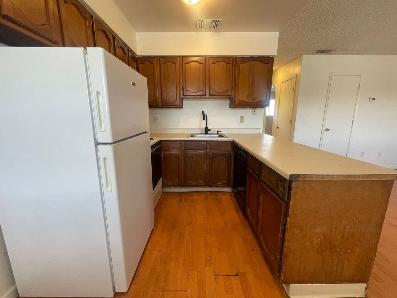 2560 2560 E Street - G #G - Photo 3 of 7