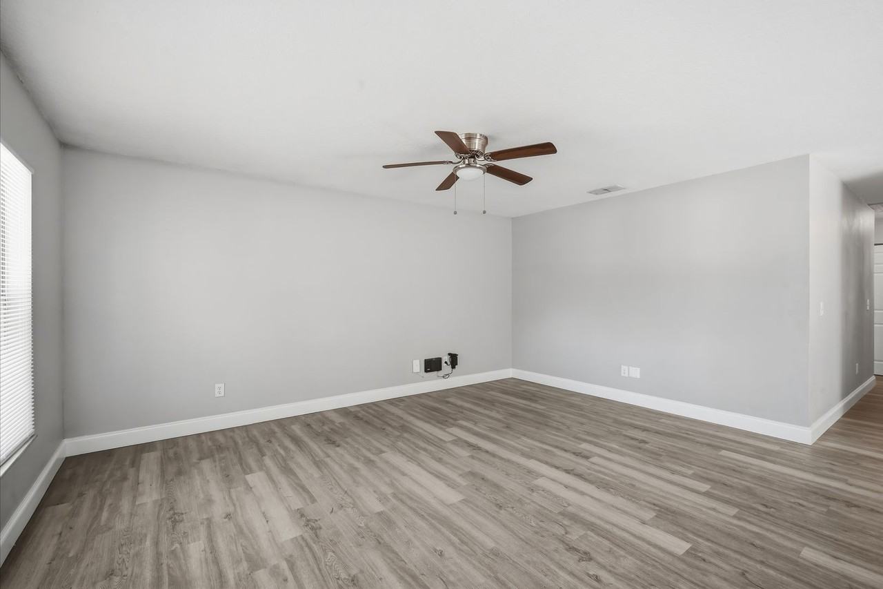 8313 N 10th St - Photo 4 of 21