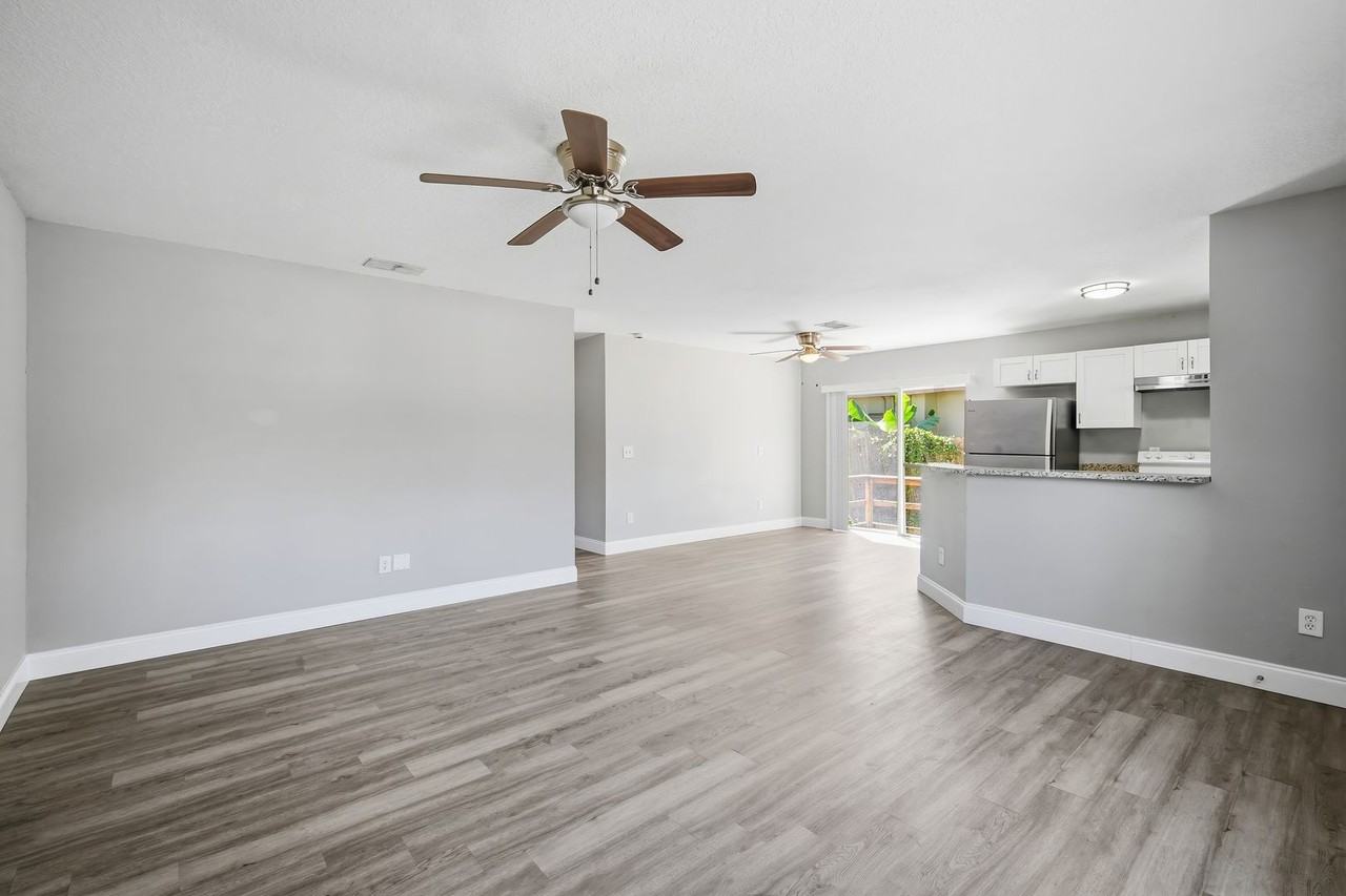 8313 N 10th St - Photo 5 of 21