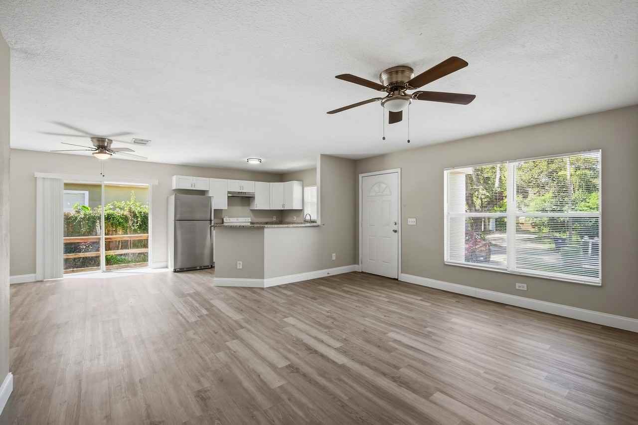 8313 N 10th St - Photo 6 of 21