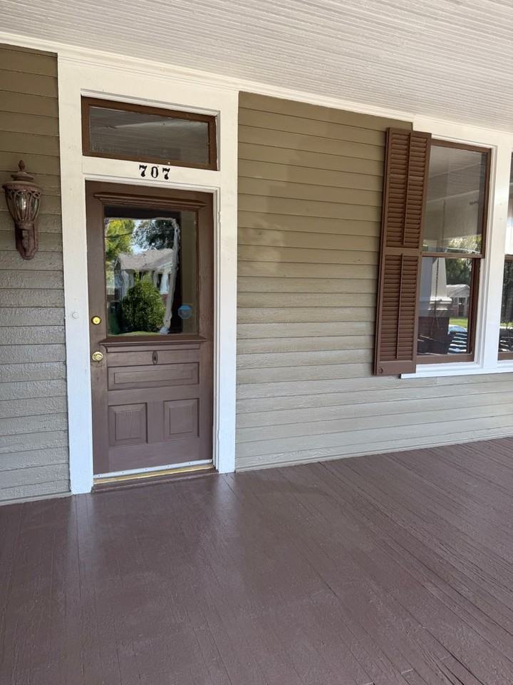 707 Avenue D - Photo 4 of 20