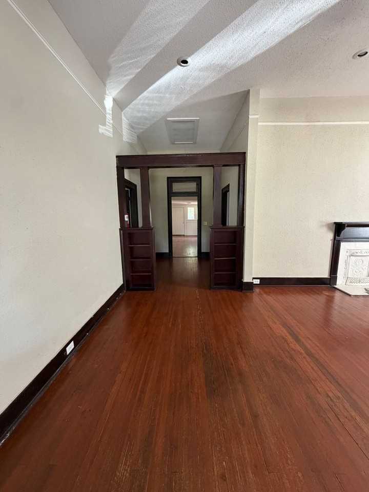 707 Avenue D - Photo 6 of 20