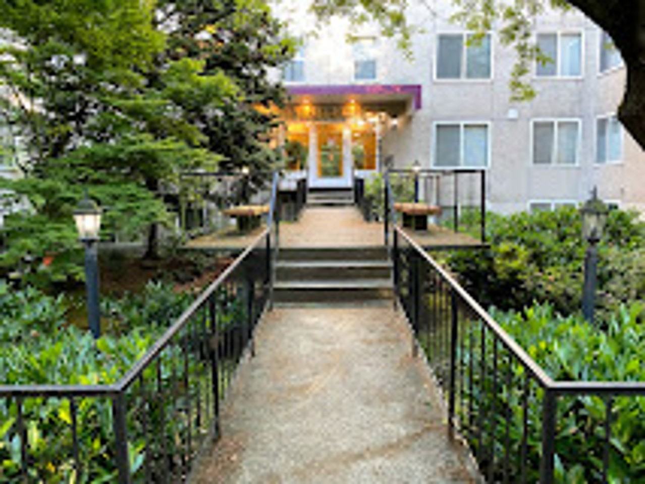 Mercedes Apartments - Photo 6 of 15