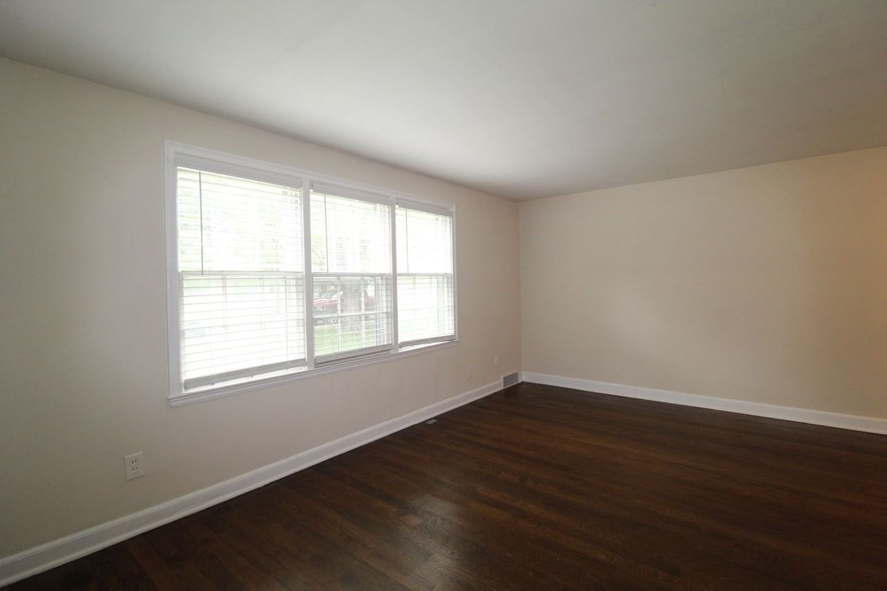 2702 Howell Ter - Photo 3 of 10