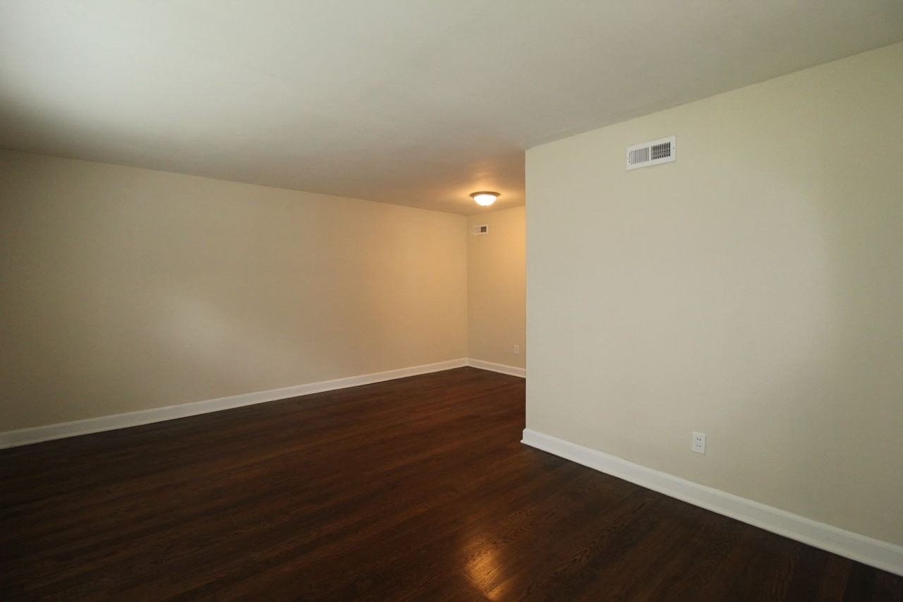 2702 Howell Ter - Photo 4 of 10
