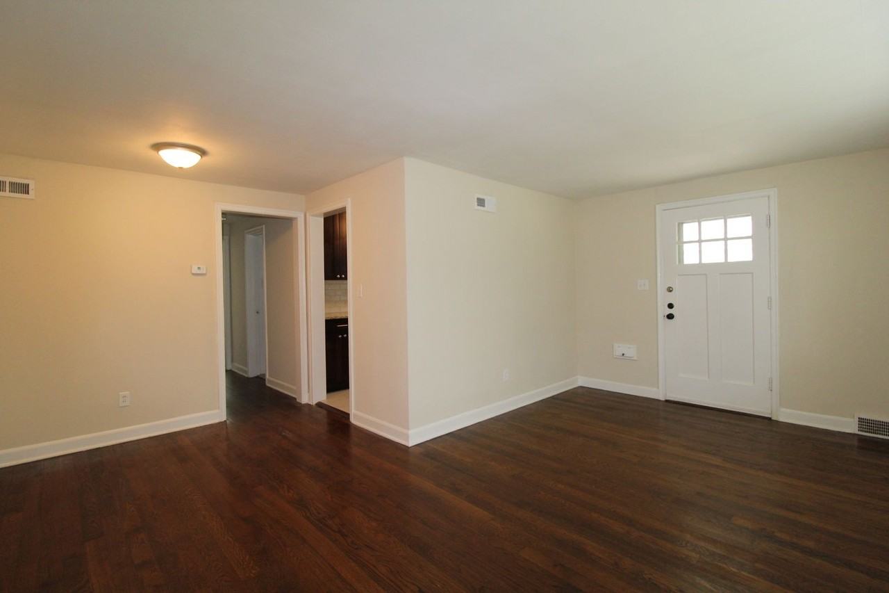 2702 Howell Ter - Photo 5 of 10