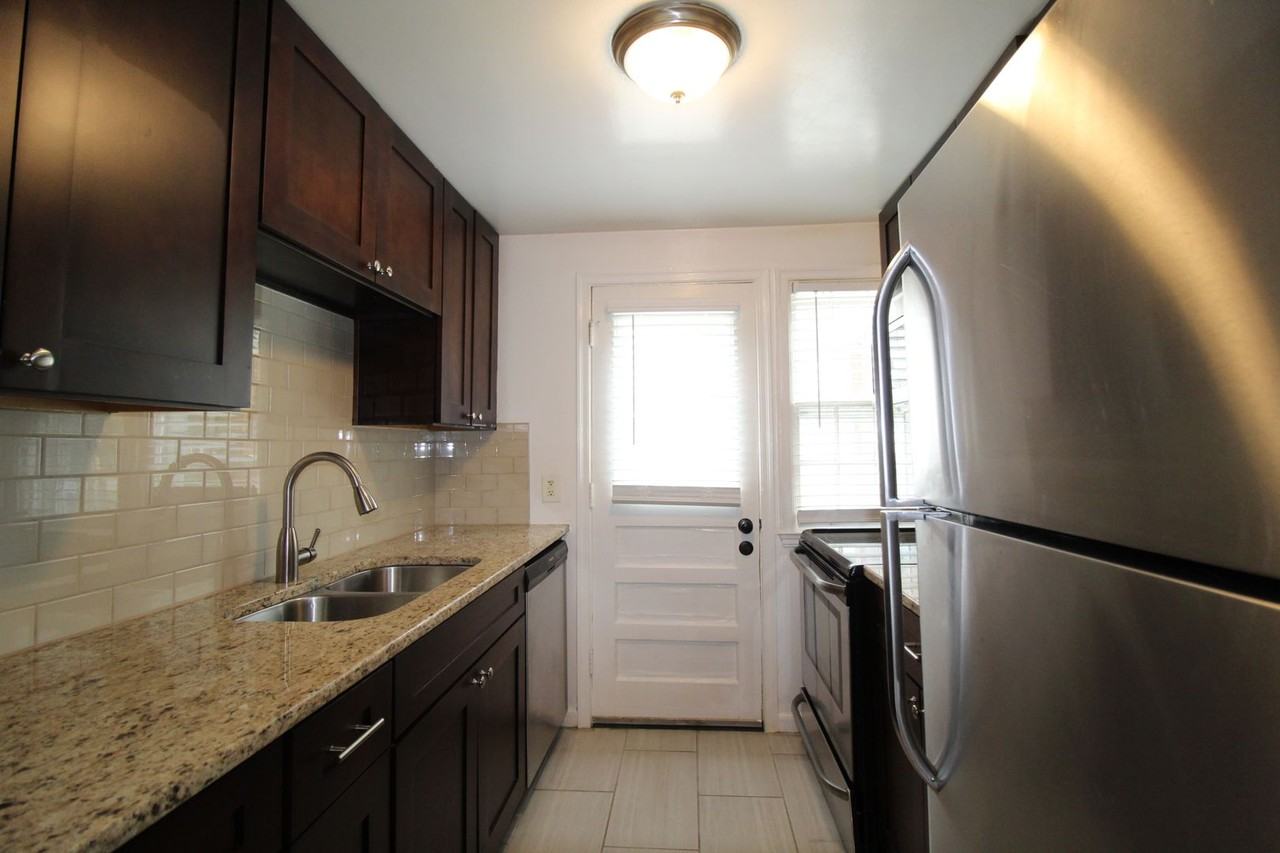 2702 Howell Ter - Photo 7 of 10