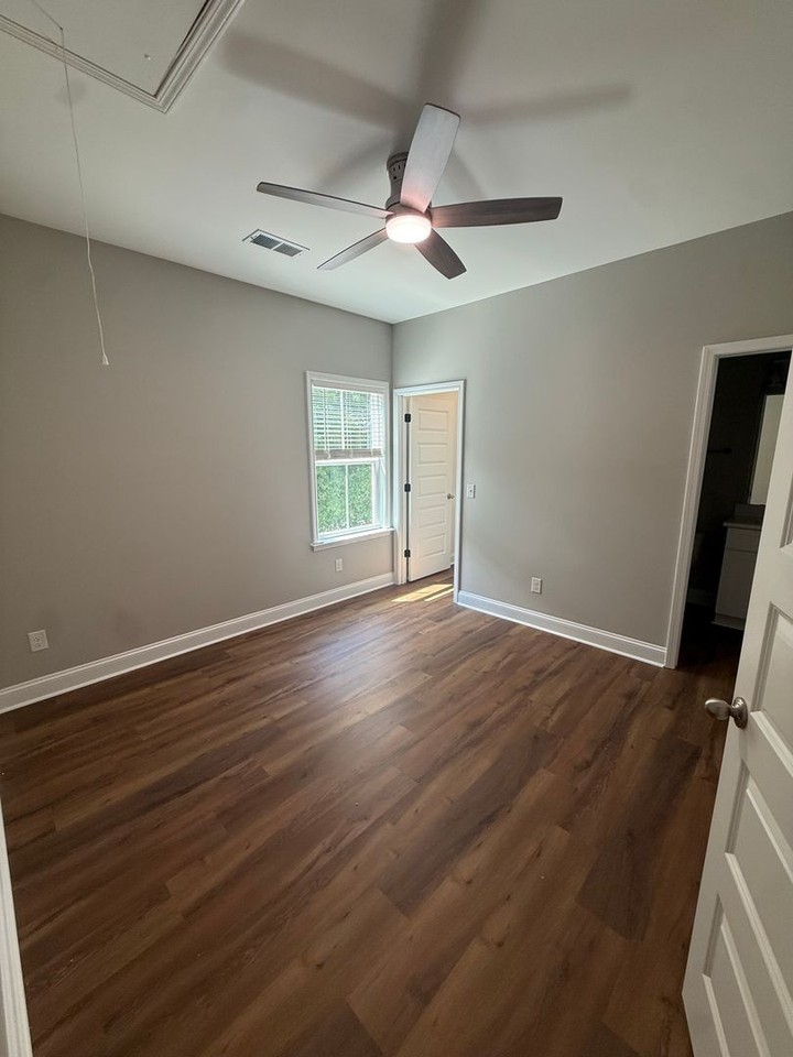408 S Gregg St #A - Photo 4 of 24
