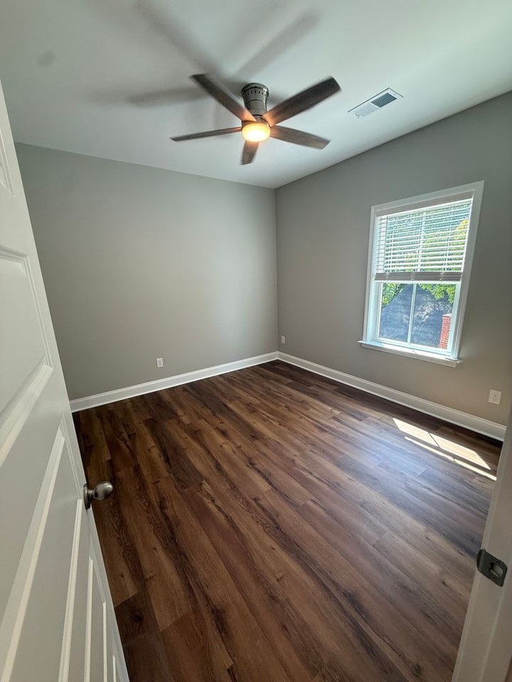 408 S Gregg St #A - Photo 5 of 24