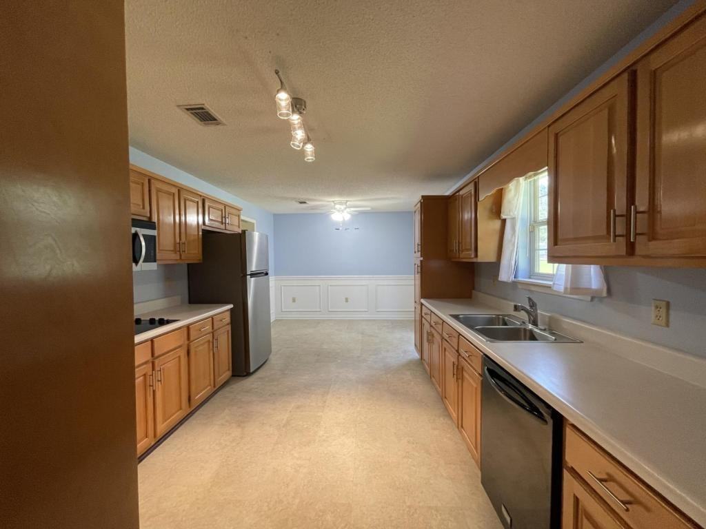 105 Houston Dr - Photo 4 of 16
