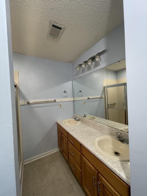 105 Houston Dr - Photo 7 of 16