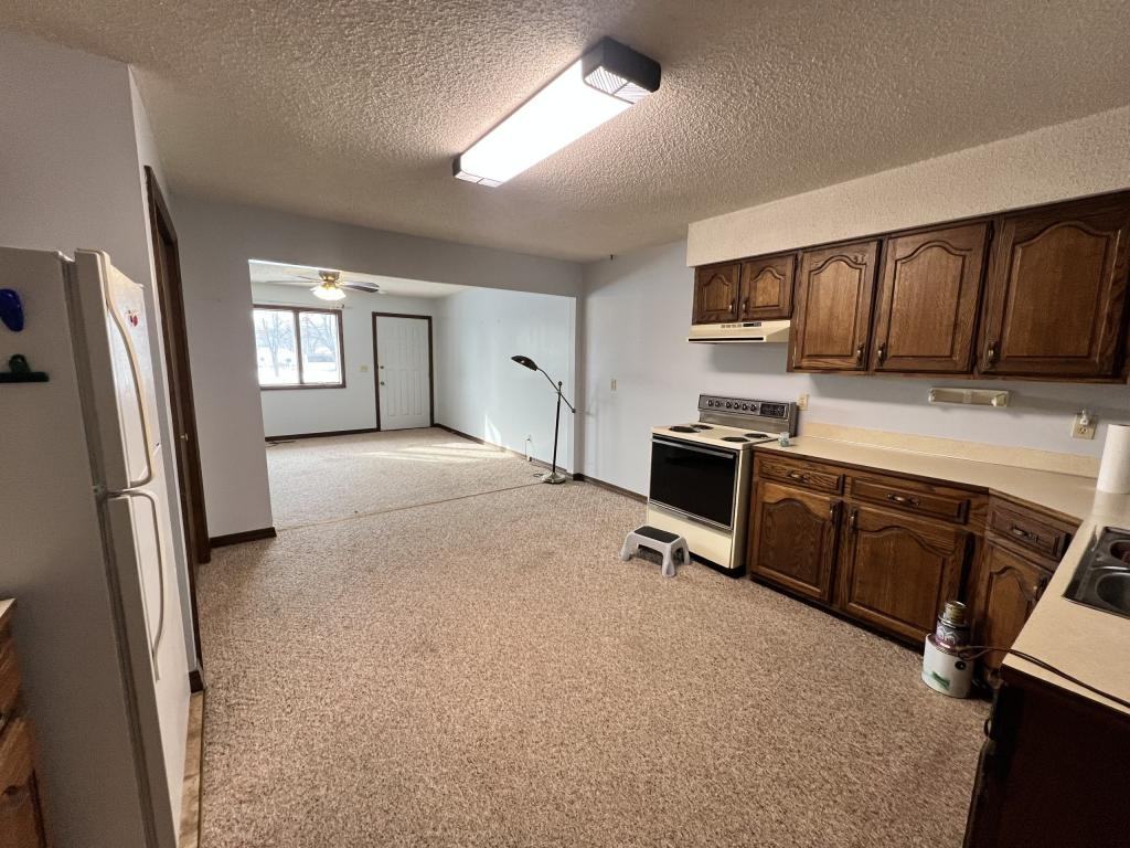 202 N Elm St - Photo 2 of 14