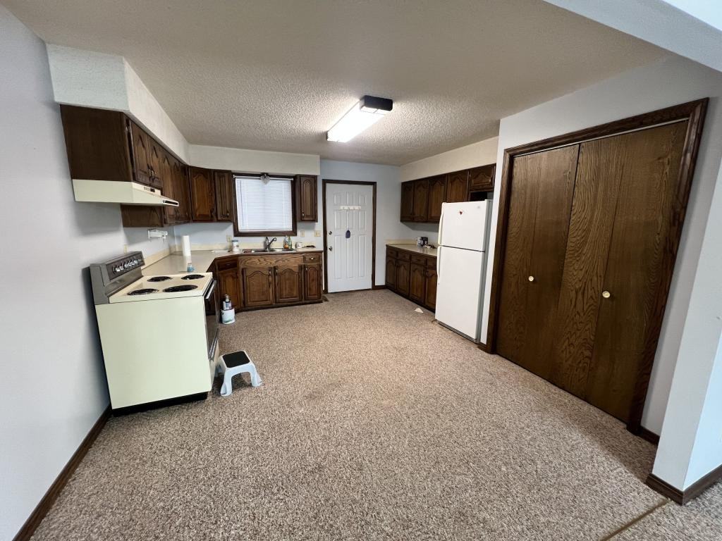 202 N Elm St - Photo 5 of 14