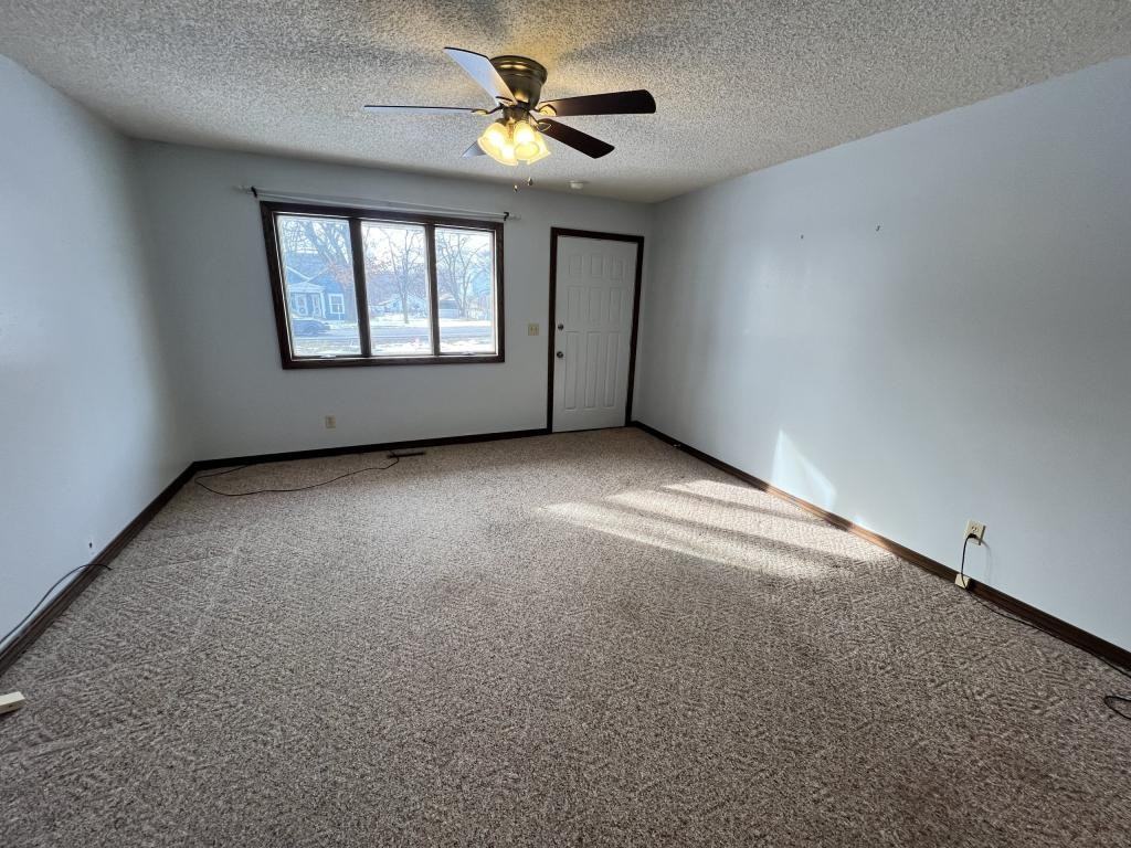 202 N Elm St - Photo 6 of 14