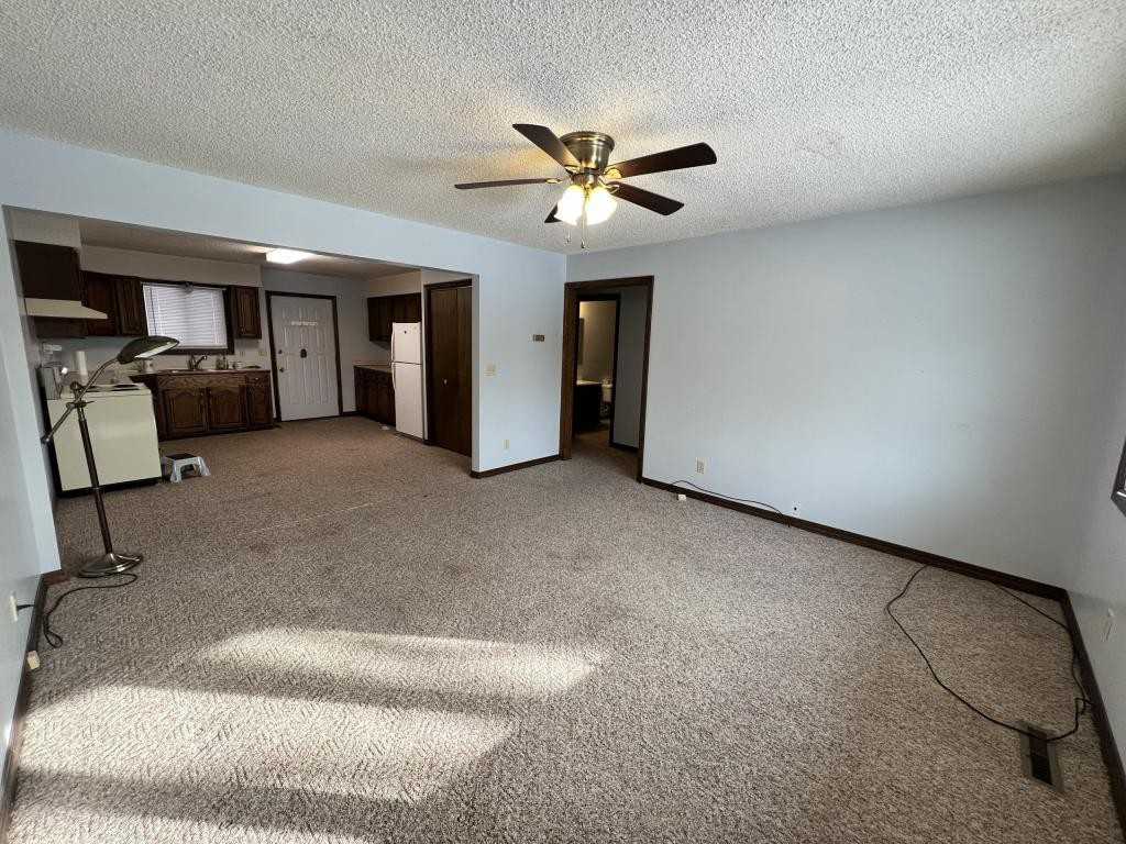 202 N Elm St - Photo 7 of 14
