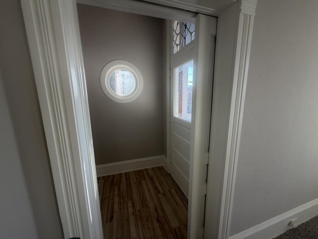 425 W Silver St - Photo 5 of 15