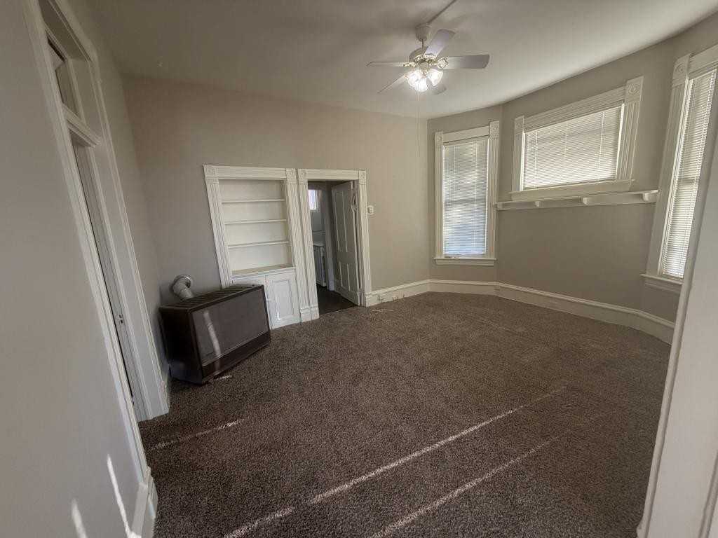 425 W Silver St - Photo 6 of 15
