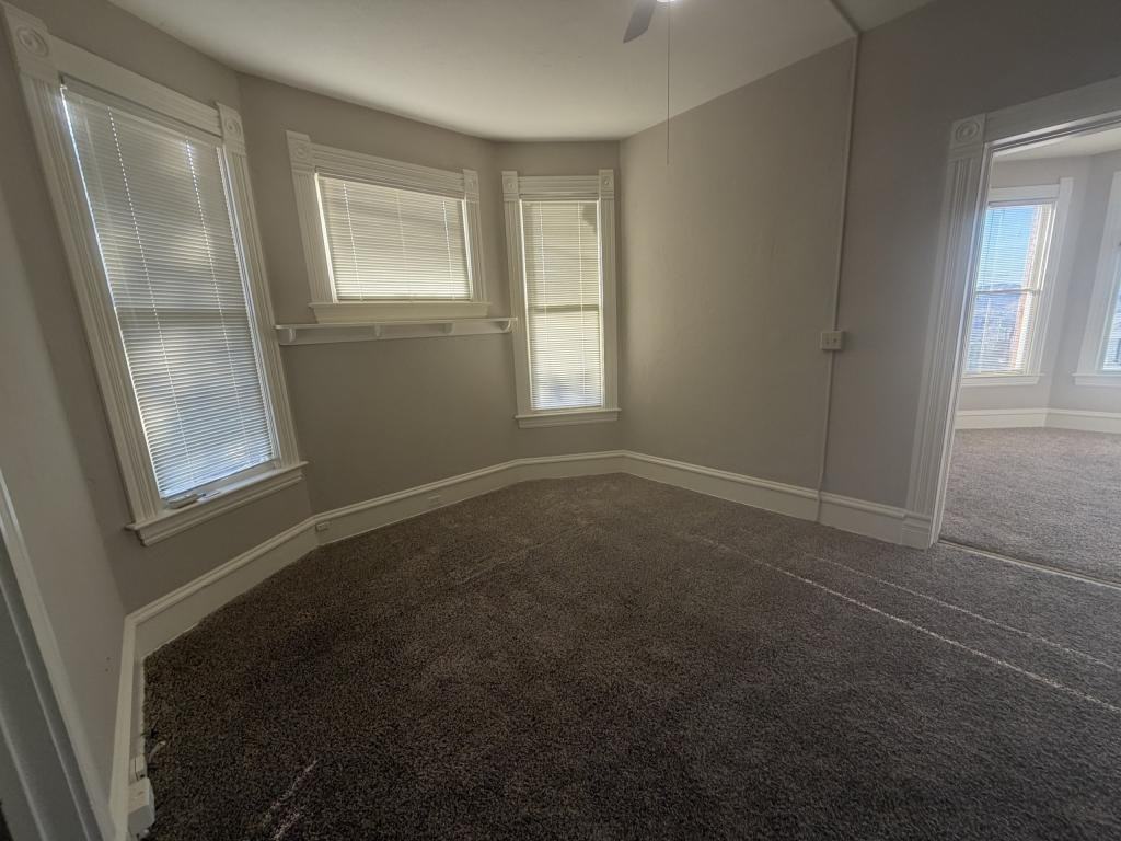 425 W Silver St - Photo 7 of 15