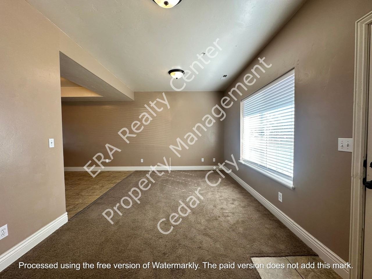 576 W 1045 N - Photo 4 of 25