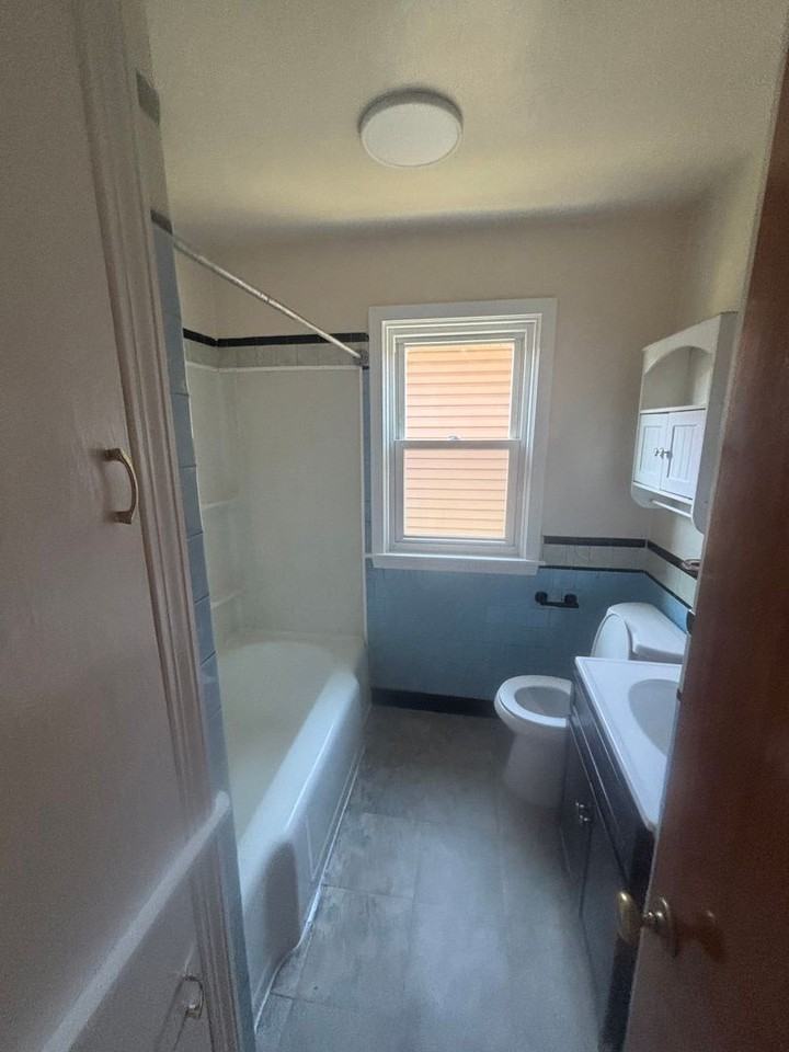 514 E 5th St - Photo 4 of 7