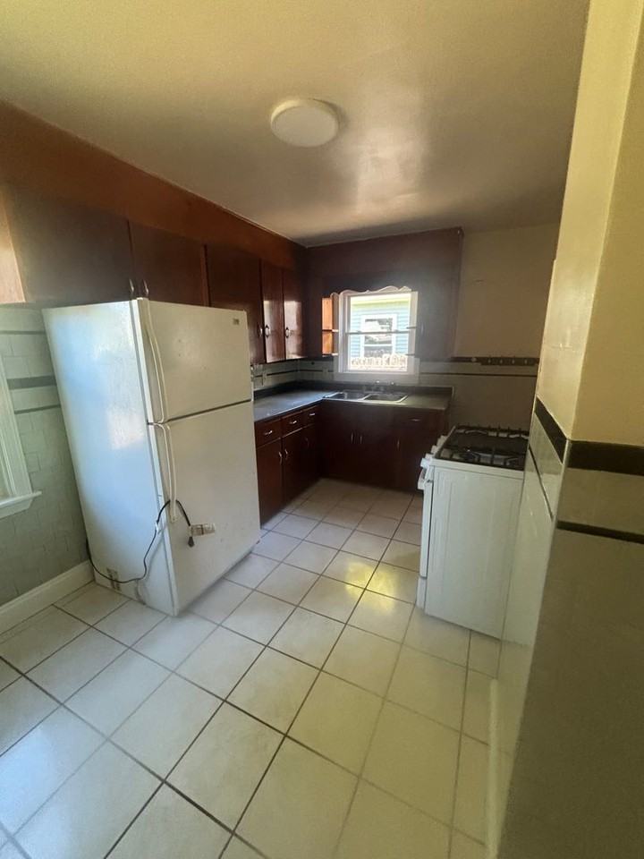 514 E 5th St - Photo 6 of 7