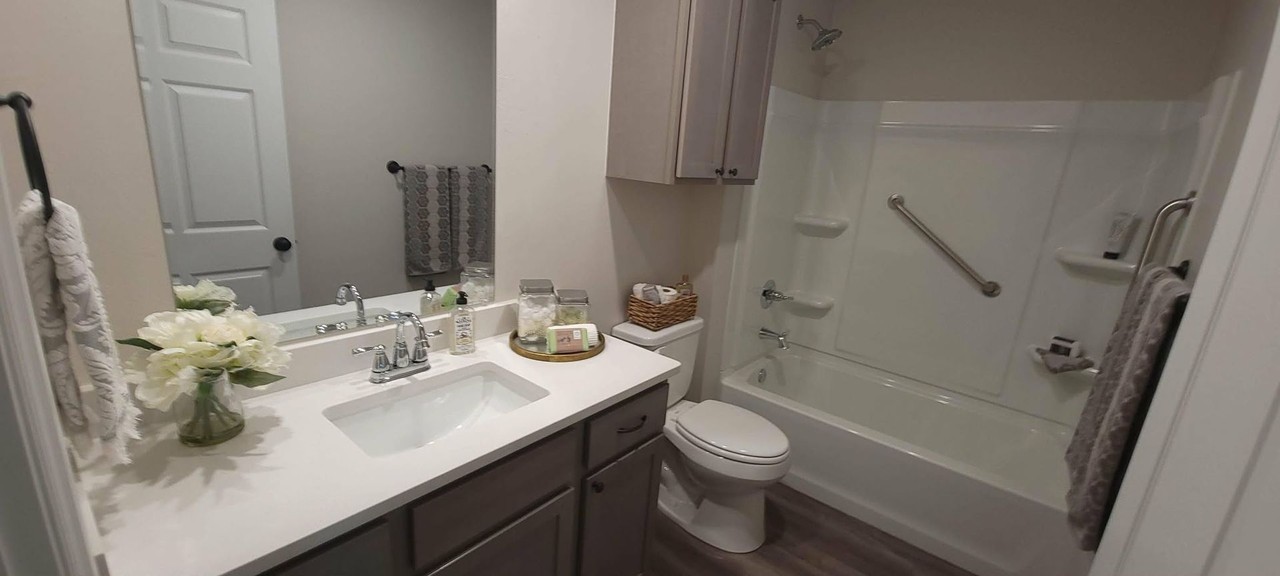 557 Parkhill Cir - Photo 5 of 9