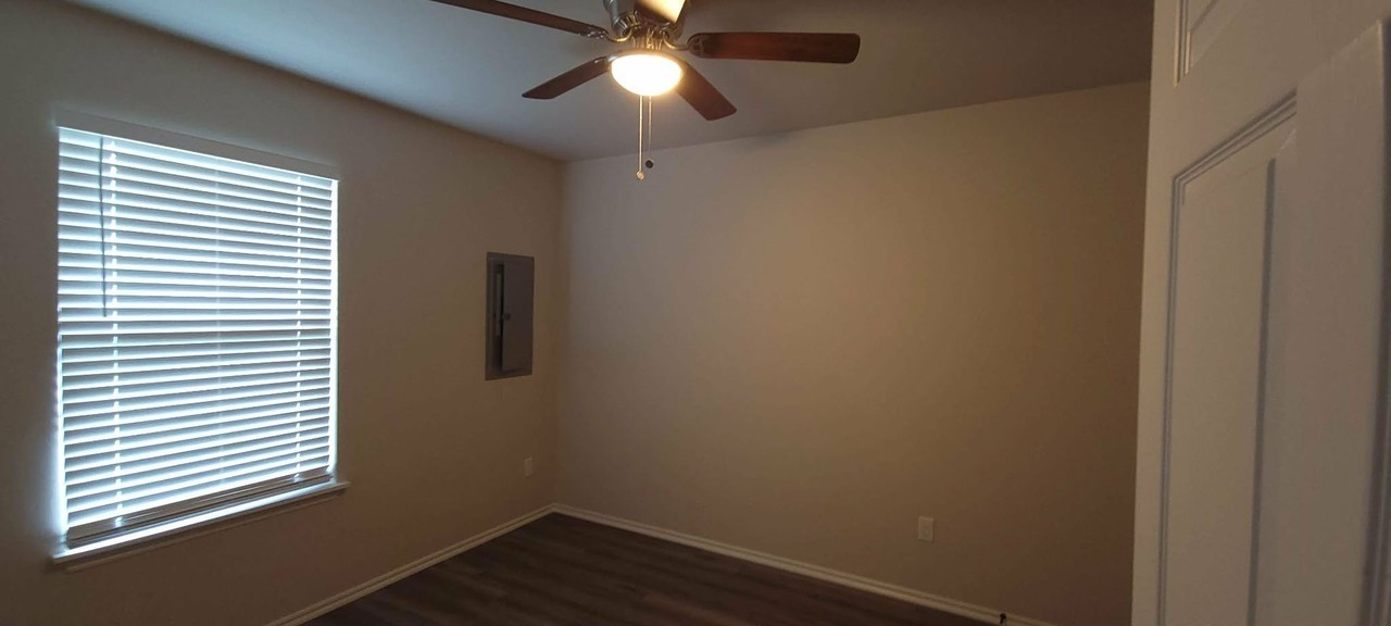 557 Parkhill Cir - Photo 6 of 9