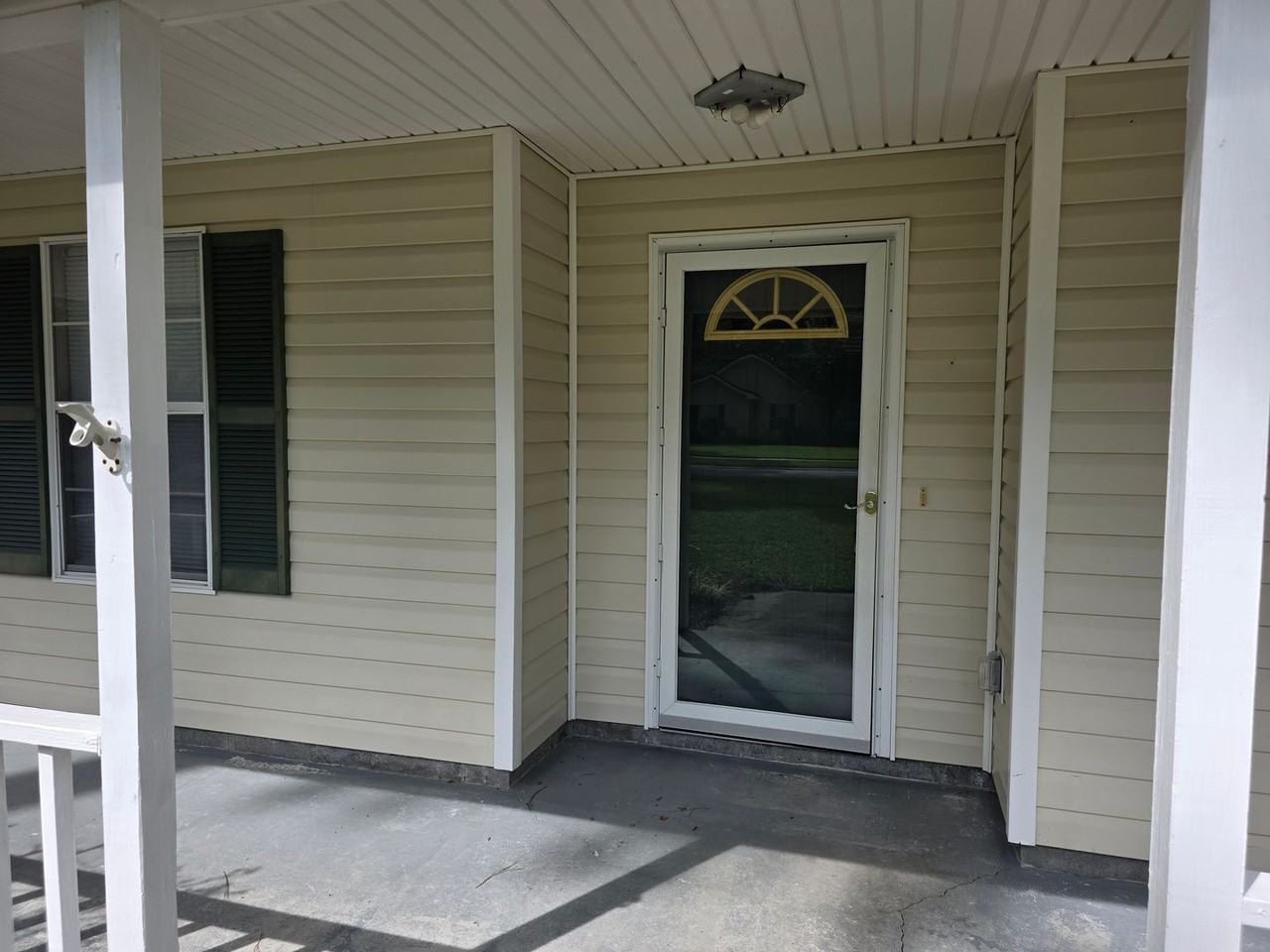 211 Woodbury Ln - Photo 2 of 23