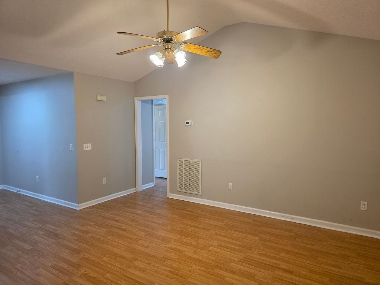 211 Woodbury Ln - Photo 5 of 23