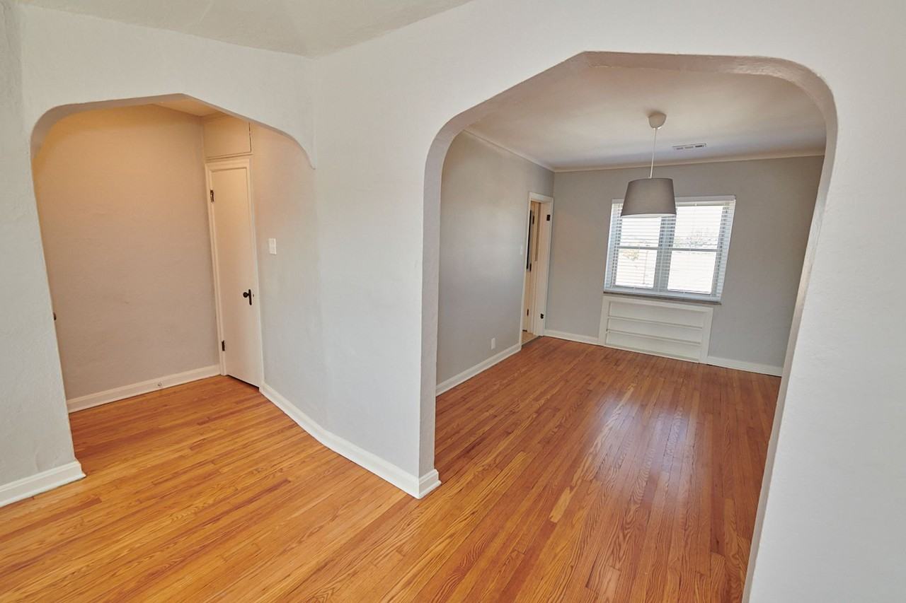 5823 Lindenwood Ave - Photo 3 of 10