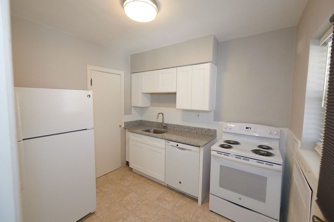 5823 Lindenwood Ave - Photo 4 of 10