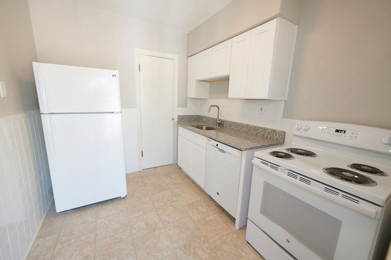 5823 Lindenwood Ave - Photo 5 of 10