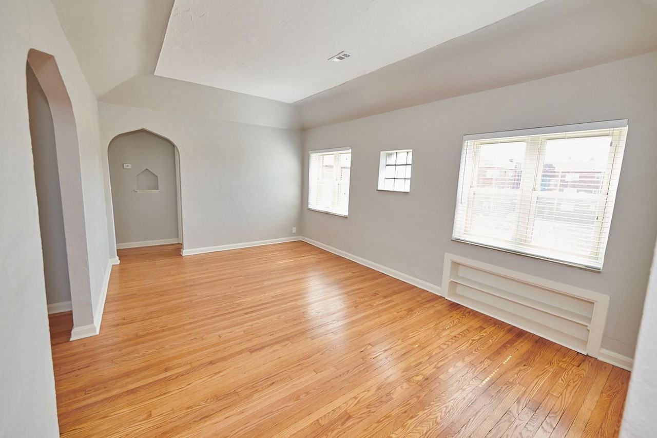 5823 Lindenwood Ave - Photo 6 of 10