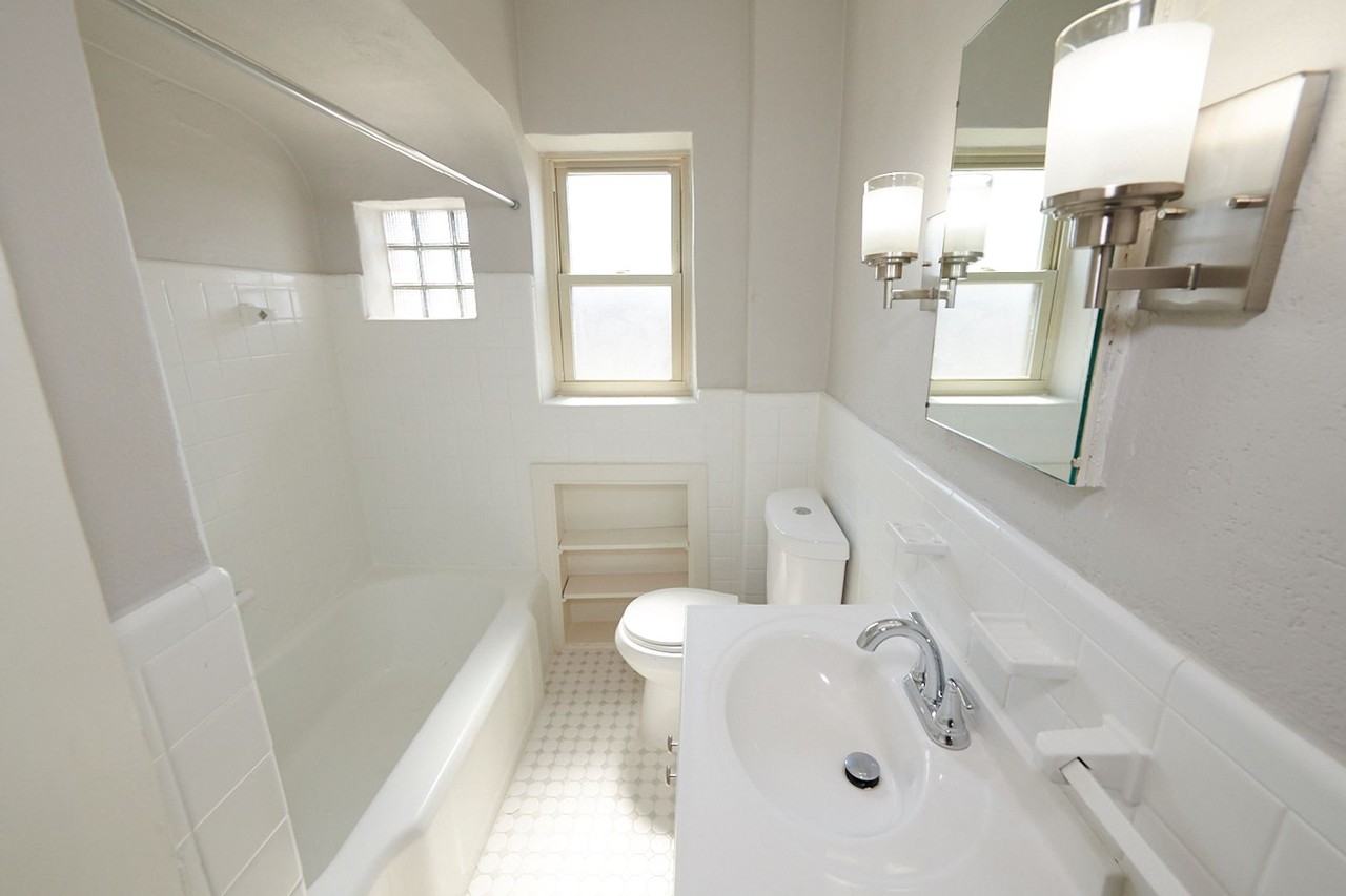 5823 Lindenwood Ave - Photo 7 of 10
